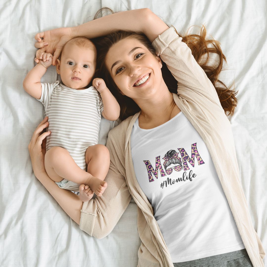 A thoughtful and practical Mothersday gift. This t-shirt in white is made with high-quality materials to ensure both comfort and durability.  
